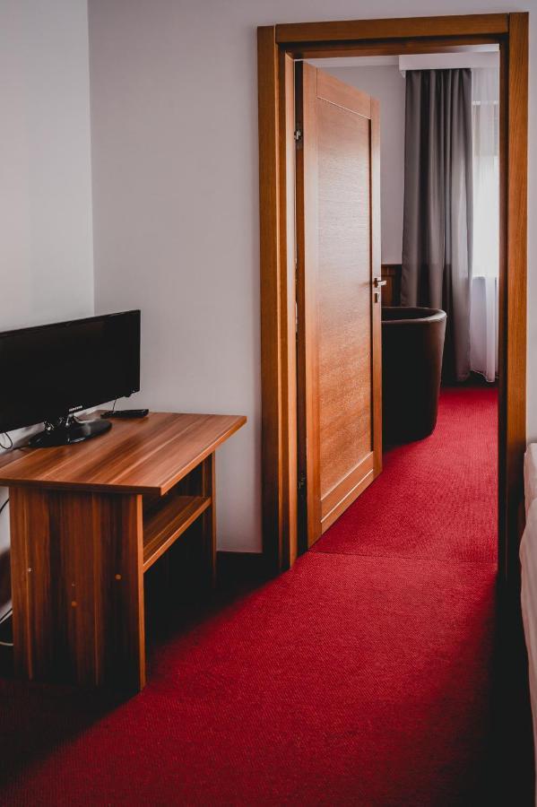 Hotel Nad Morzem- Art-Pension Świerzno Exteriér fotografie