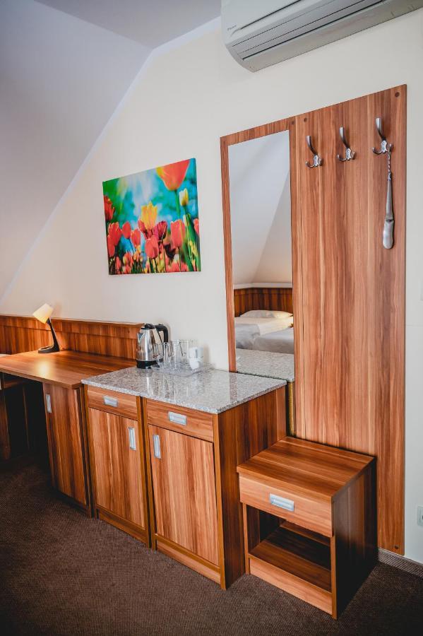 Hotel Nad Morzem- Art-Pension Świerzno Exteriér fotografie
