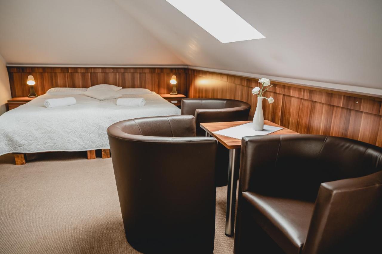 Hotel Nad Morzem- Art-Pension Świerzno Exteriér fotografie